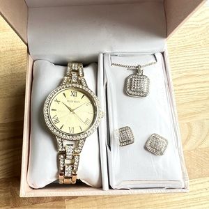 Ellen Tracy new in box ladies watch with earrings and necklace jewelry set